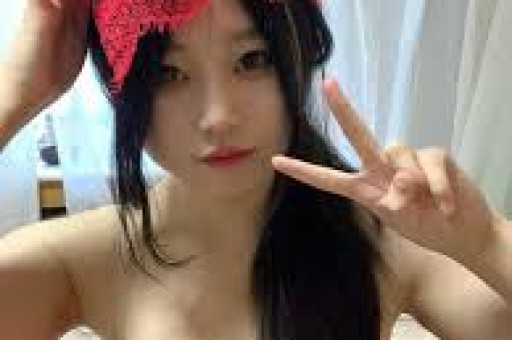 78岁秦祥林现状：前妻是谢贤初恋定居美国成富商谢贤去世没来