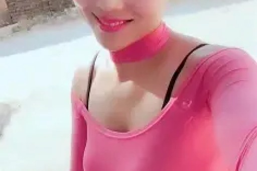 刚分手一周！八卦媒体爆料：维尼修斯在私人场所与数位女性聚会